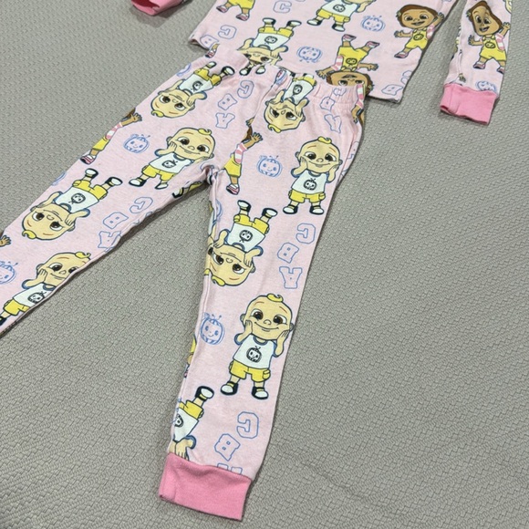 CoComelon Pajama Set - Picture 5 of 12